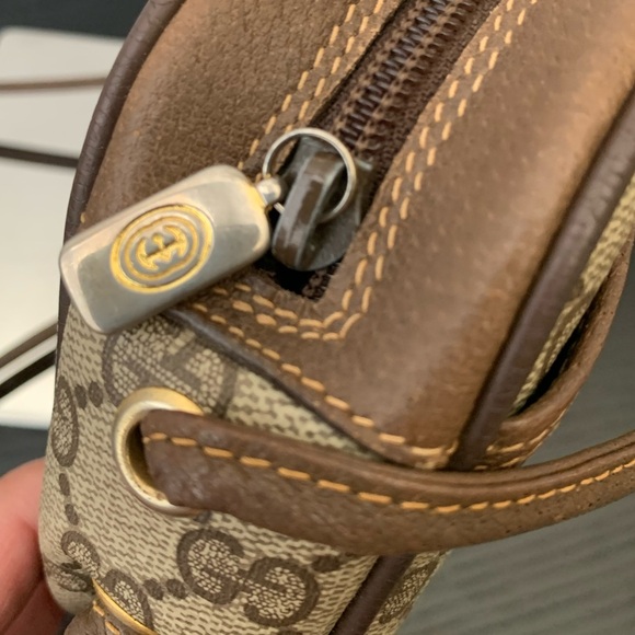 (35) GUCCI 80s Small Crossbody - Picture 8 of 12